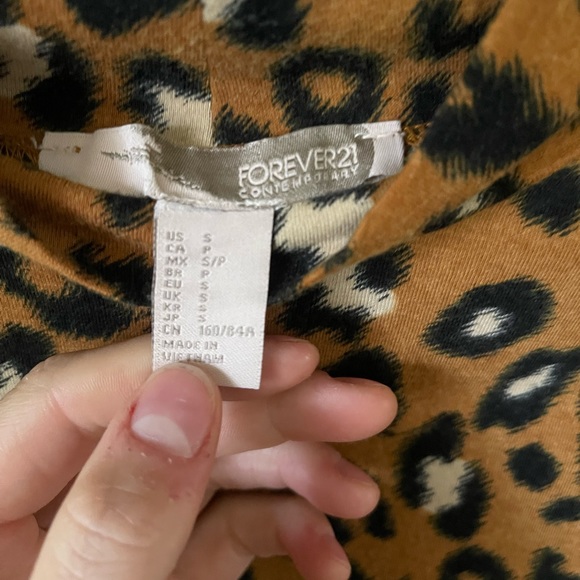 Forever 21 Leopard print top - Picture 3 of 3